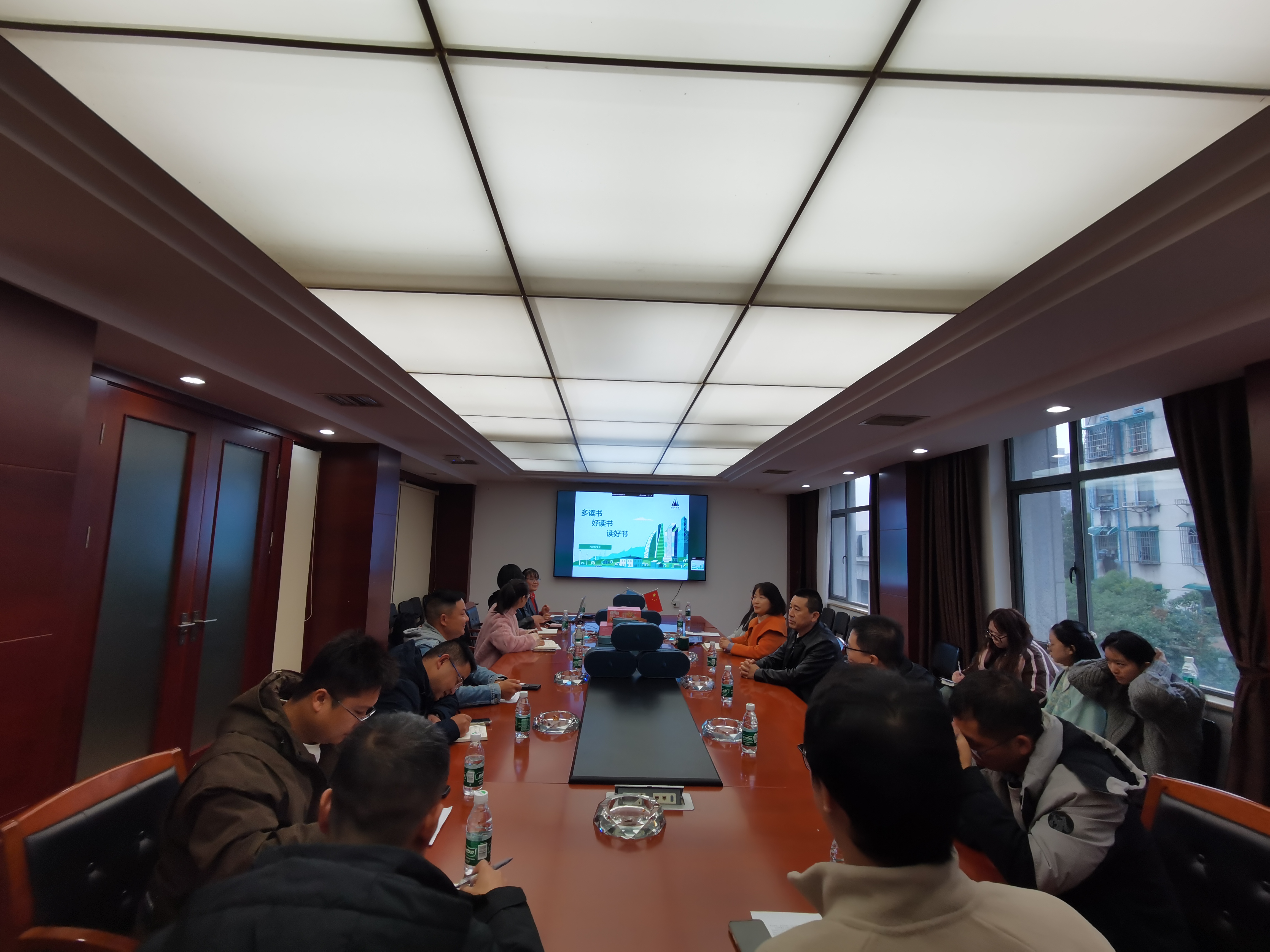市政動態(tài) |  公司開展“多讀書、好讀書、讀好書”青年骨干讀書分享活動